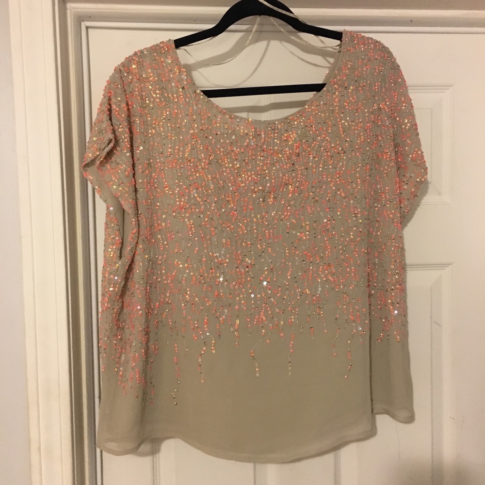 Beautiful Vince Camuto sequined top - Picture 2 of 5